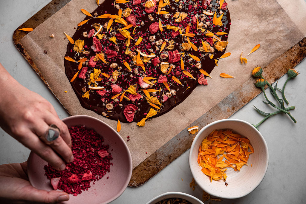 Mamamuti Chocolate Bark with Strawberry